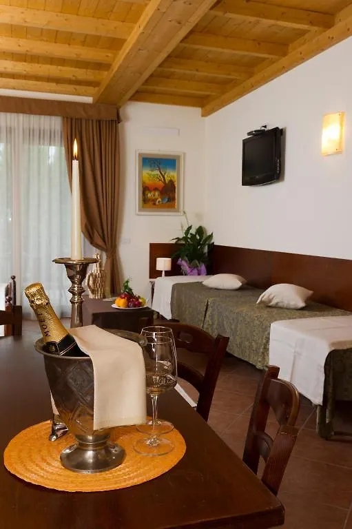 Locanda Ristorante Al Cardellino Bardolino 0*,  Italia