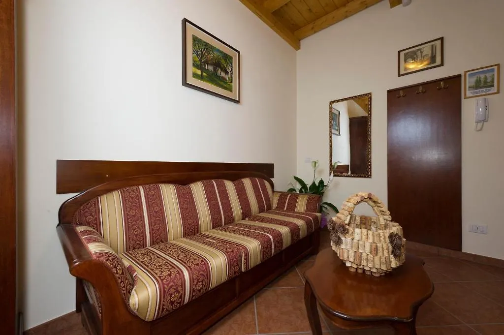 Locanda Ristorante Al Cardellino Aparthotel Bardolino İtalya