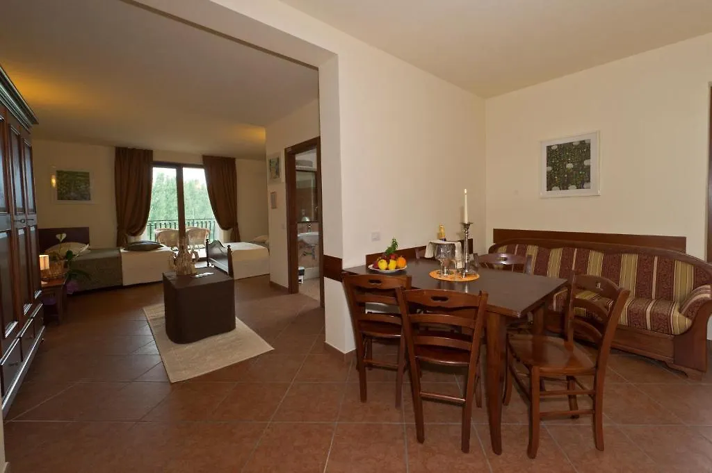 Locanda Ristorante Al Cardellino Aparthotel Bardolino 0*,  İtalya